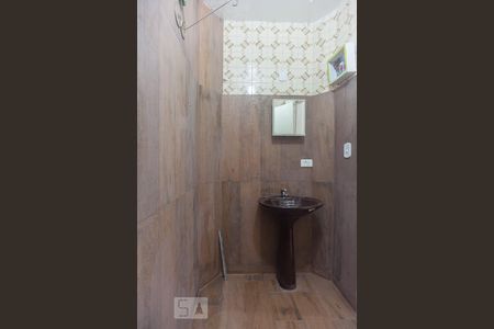 Banheiro de kitnet/studio para alugar com 1 quarto, 42m² em Centro, Campinas