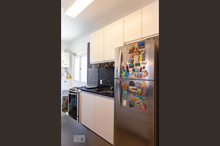 Cozinha de apartamento para alugar com 2 quartos, 53m² em Humaitá, Porto Alegre