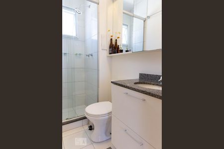 Banheiro de apartamento para alugar com 2 quartos, 53m² em Humaitá, Porto Alegre