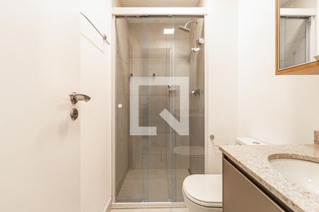 Banheiro de kitnet/studio para alugar com 1 quarto, 24m² em Indianópolis, São Paulo