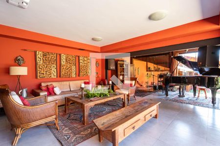 Sala de casa de condomínio à venda com 4 quartos, 460m² em Laranjeiras, Rio de Janeiro