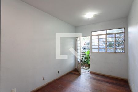 Sala de casa para alugar com 2 quartos, 49m² em Primeiro de Maio, Belo Horizonte