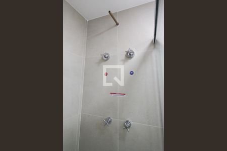 Banheiro  de kitnet/studio para alugar com 1 quarto, 29m² em Indianópolis, São Paulo