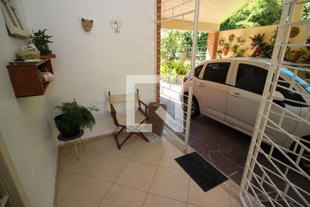 Hall de entrada de casa para alugar com 4 quartos, 220m² em Cristal, Porto Alegre