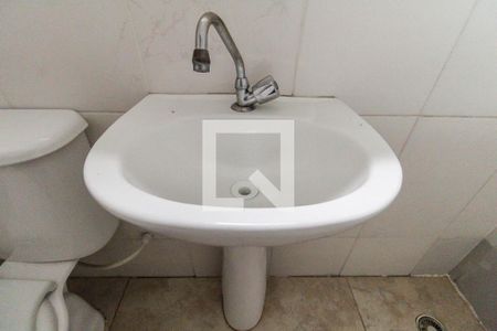 Banheiro de casa para alugar com 1 quarto, 50m² em Jardim Santa Maria, São Paulo