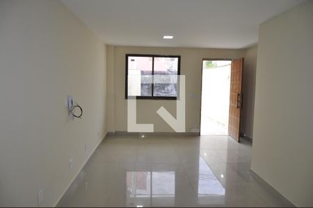 Sala de casa de condomínio à venda com 3 quartos, 154m² em Tanque, Rio de Janeiro