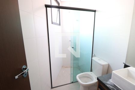 Banheiro Social de apartamento para alugar com 2 quartos, 60m² em Daniel Fonseca, Uberlândia