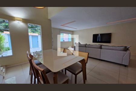 Sala de casa de condomínio à venda com 2 quartos, 140m² em Vargem Pequena, Rio de Janeiro