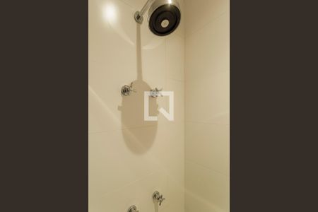 Banheiro de kitnet/studio para alugar com 1 quarto, 26m² em Indianópolis, São Paulo
