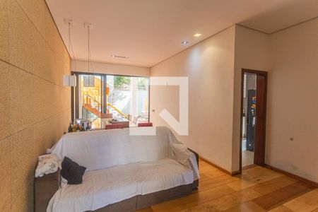 Sala de casa para alugar com 5 quartos, 192m² em Paraíso, Belo Horizonte