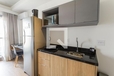Cozinha de kitnet/studio para alugar com 1 quarto, 24m² em Indianópolis, São Paulo