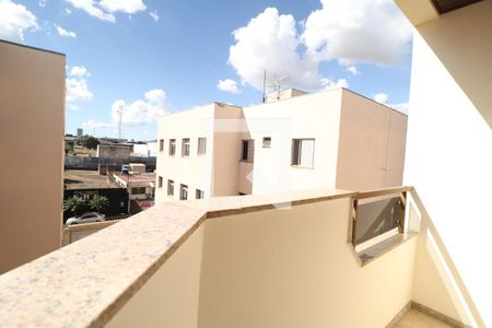 Sacada de apartamento para alugar com 3 quartos, 70m² em Brasil, Uberlândia